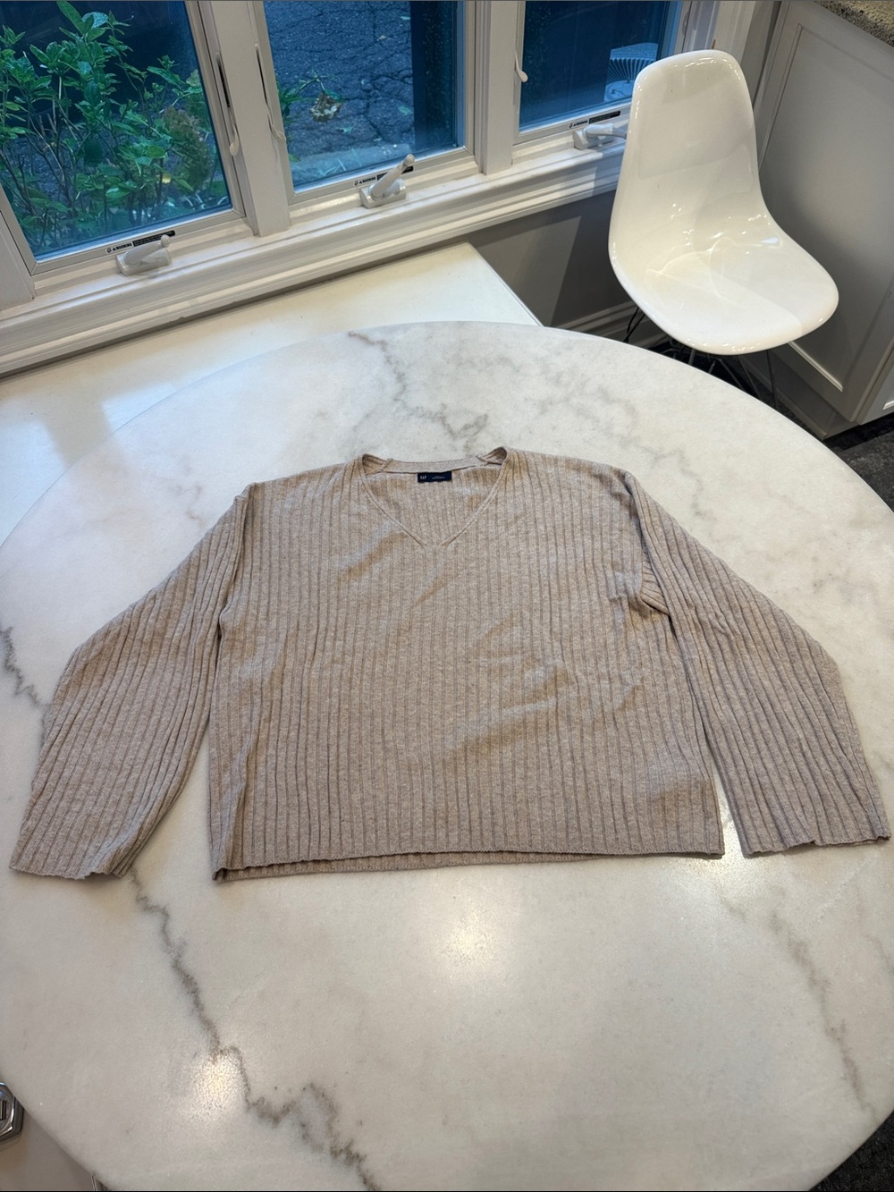 GAP Women's V-Neck Ribbed Sweater in Light Beige